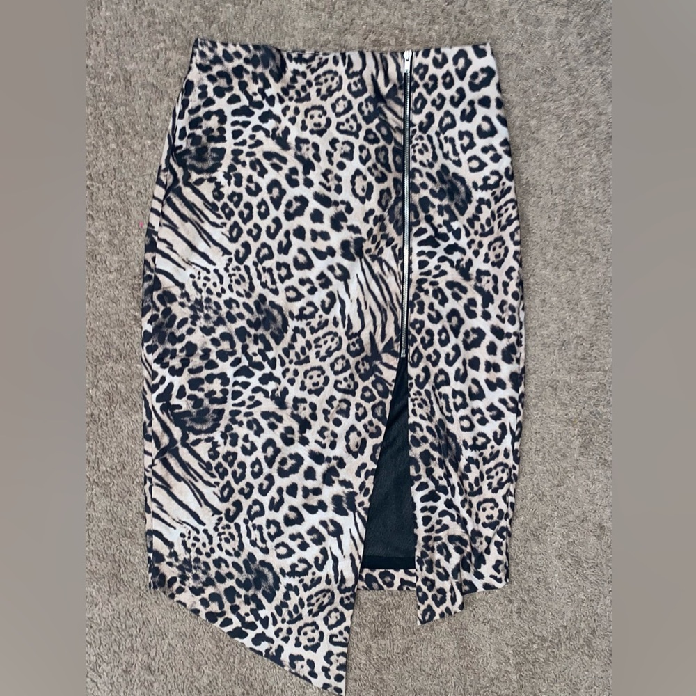 Akira leopard print skirt zipper on side